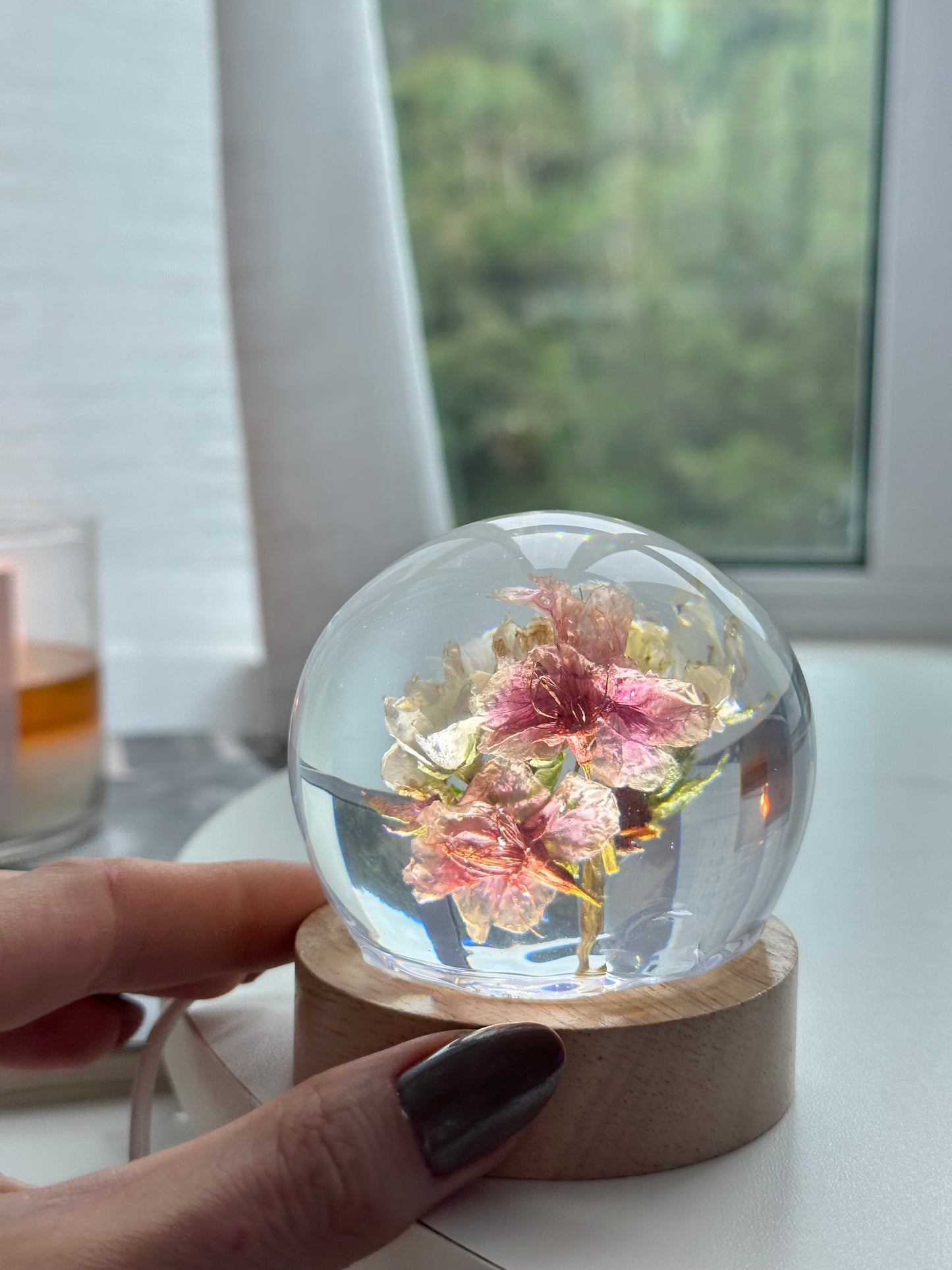 Esfera Iluminada com Flor de Cerejeira Real