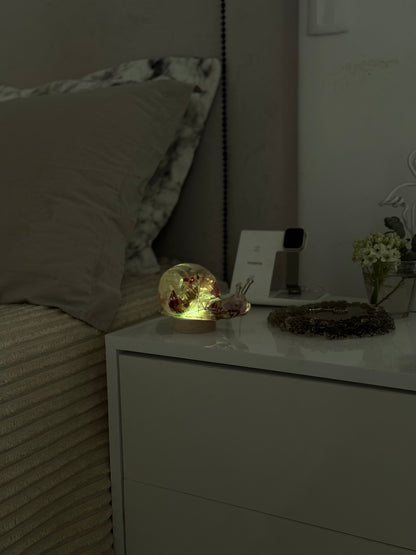 Luminária Escultura de Caracol com Flores naturais Molde Importado