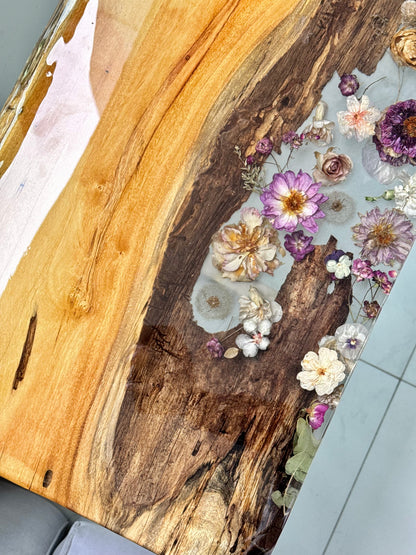 Mesa Aparador Forest com Madeira de Lei e Flores Eternizadas