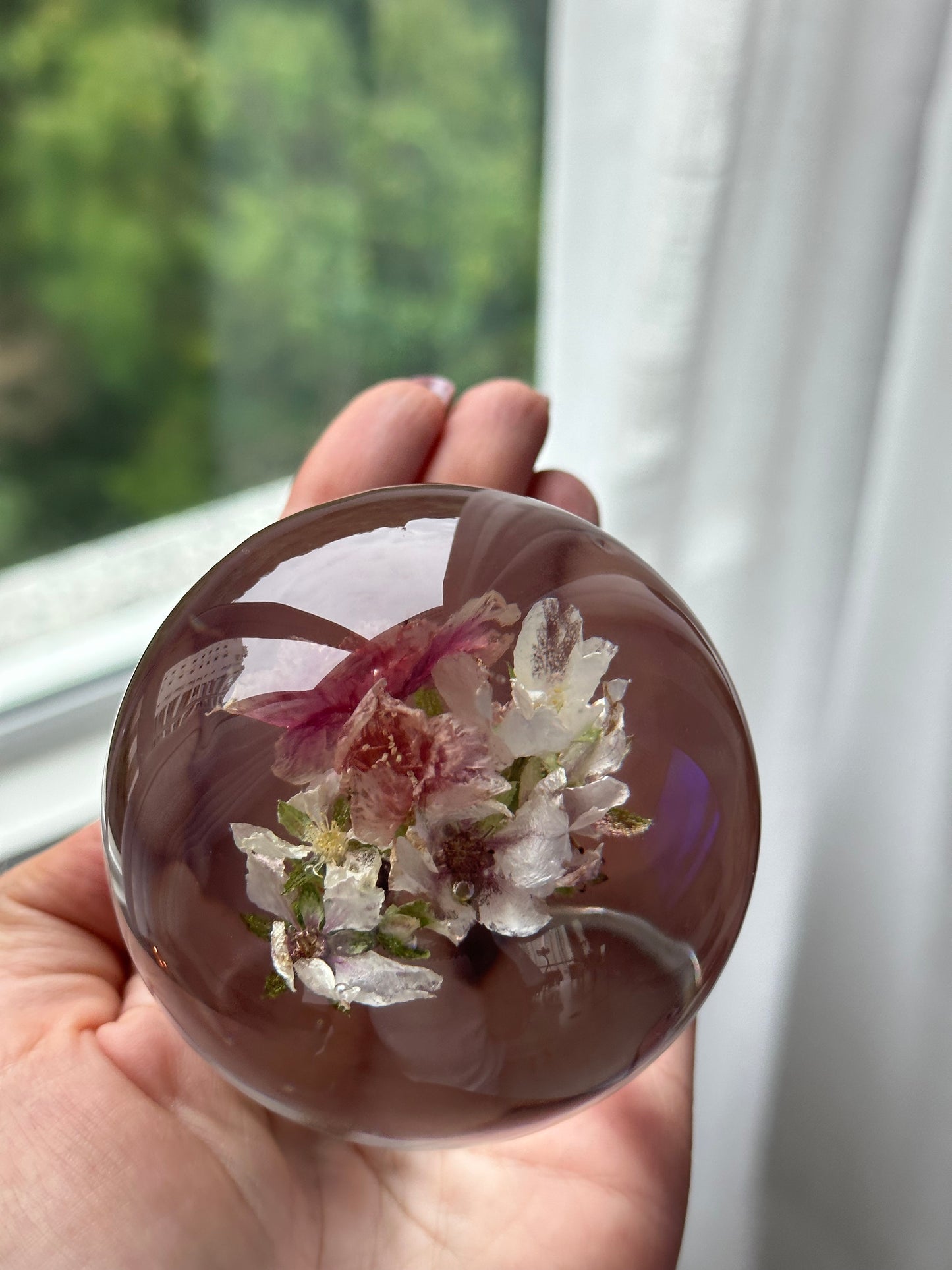 Esfera Iluminada com Flor de Cerejeira Real