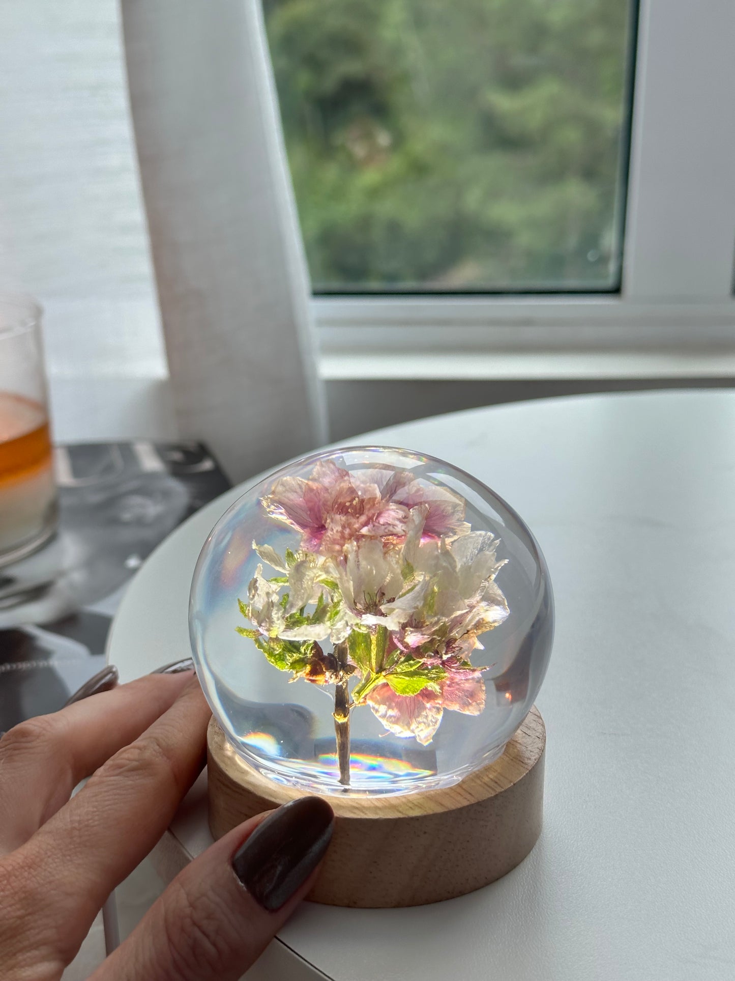 Esfera Iluminada com Flor de Cerejeira Real