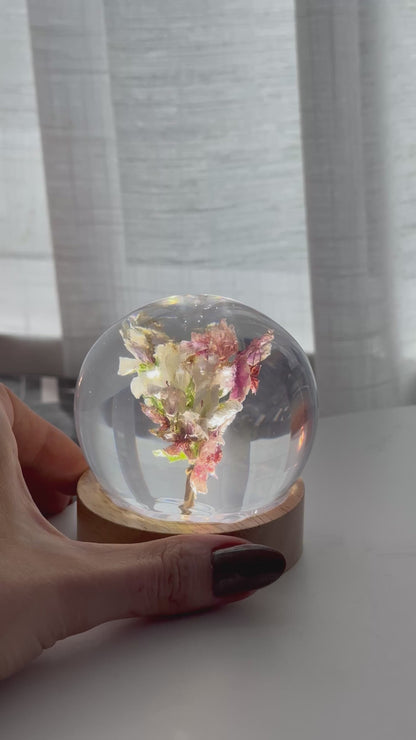 Esfera Iluminada com Flor de Cerejeira Real