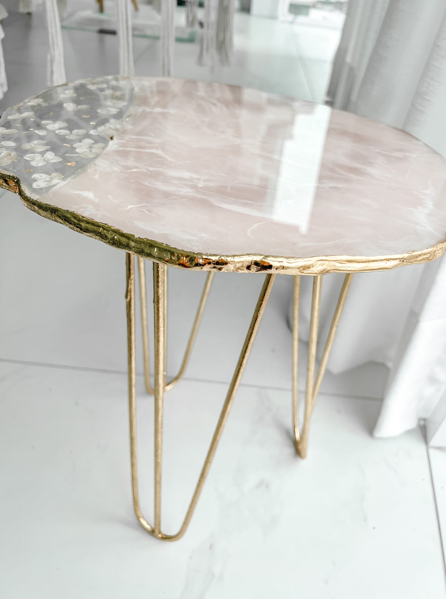 Mesa Lateral Rose Quartz Quartzo em Resina