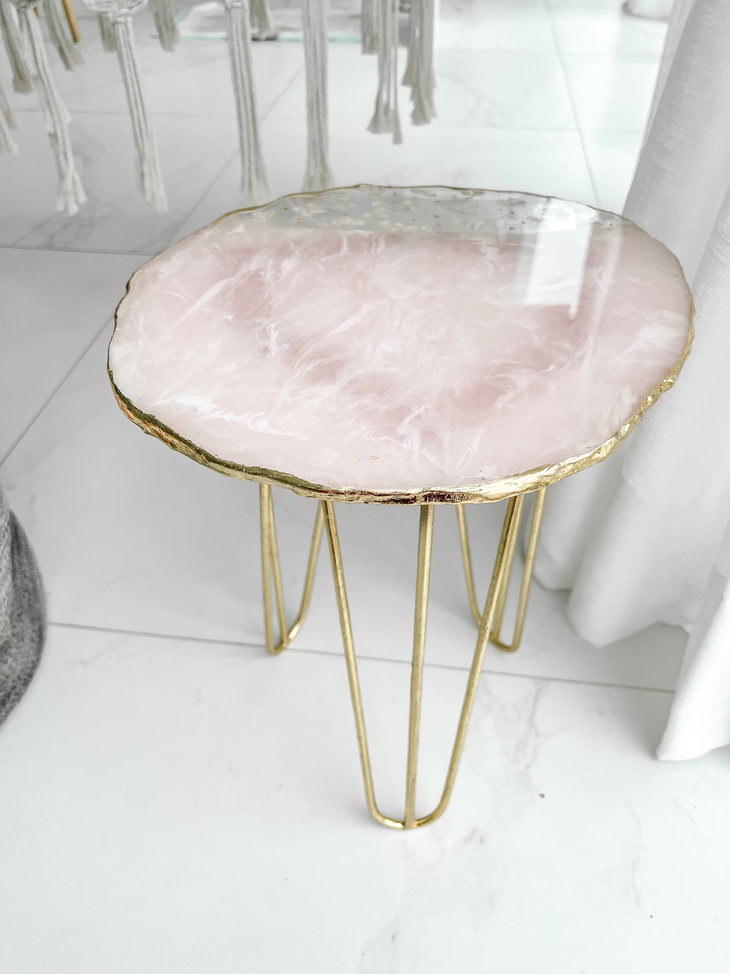 Mesa Lateral Rose Quartz Quartzo em Resina